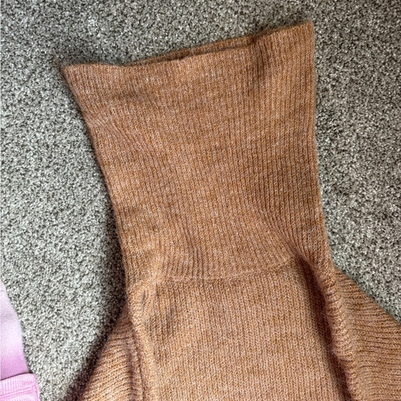 Brown turtleneck sweater - Picture 3 of 4